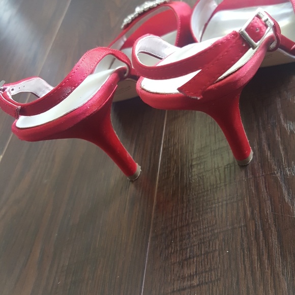 Karen Scott Jazz Red Strapy Heels Size 7 Orig Box - Picture 4 of 8
